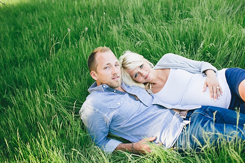 maternity session by rachaelosbornphotography.com // northwest chicago suburbs // rustic horse ranch maternity session 