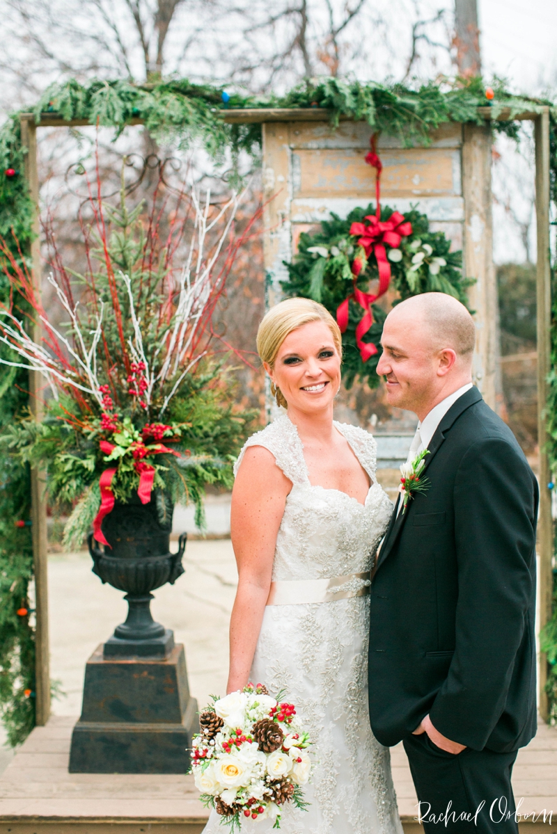 A Festive Holiday Themed Wedding // Blumen Gardens Sycamore Illinois Wedding Photography // © www.rachaelosbornphotography.com