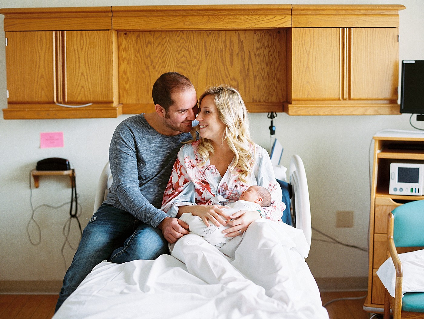 lifestyle newborn photography // chicago area and sterling dixon rock falls